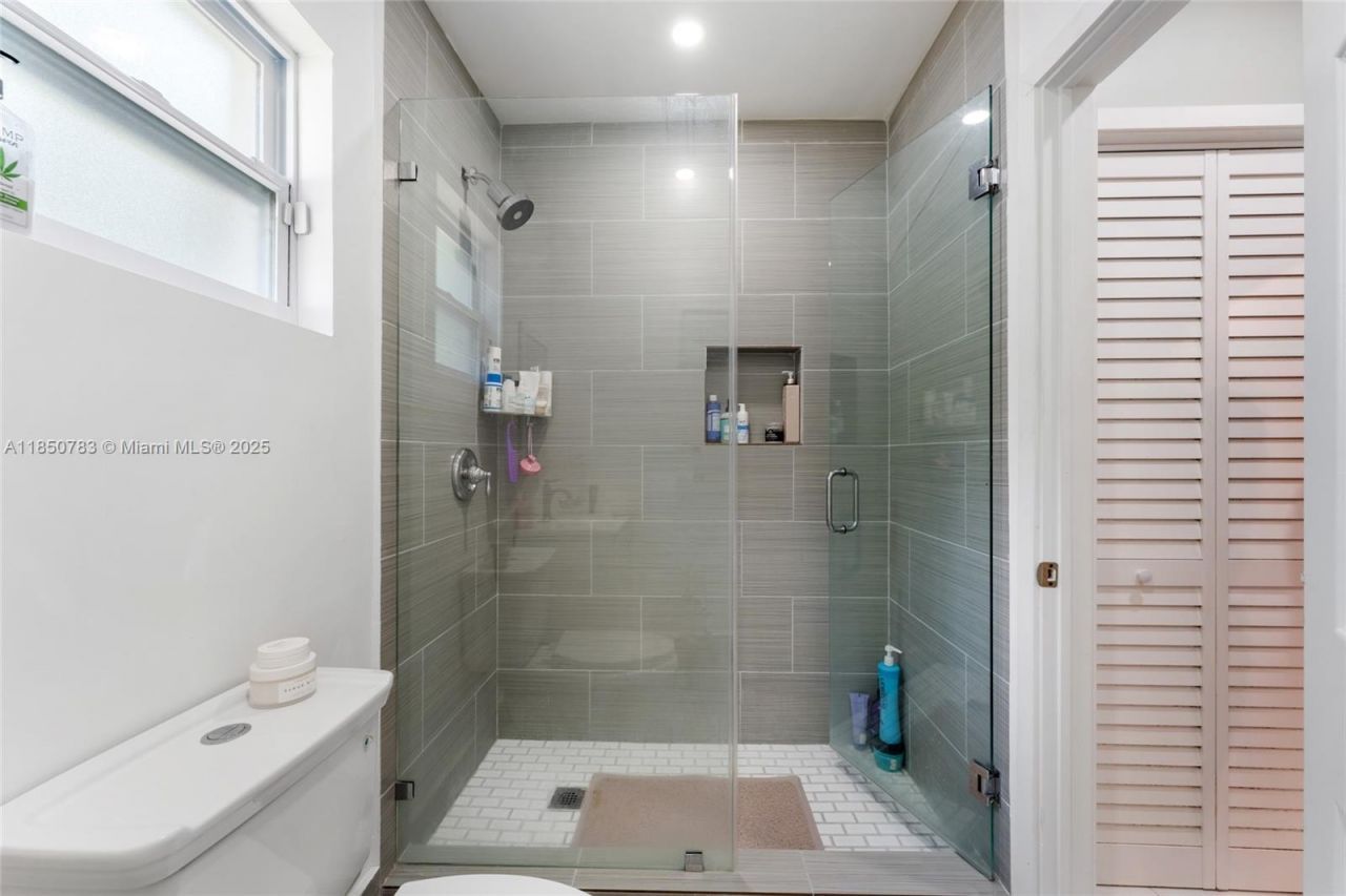 1130 NW 57th St, Miami, FL 33127 Photo