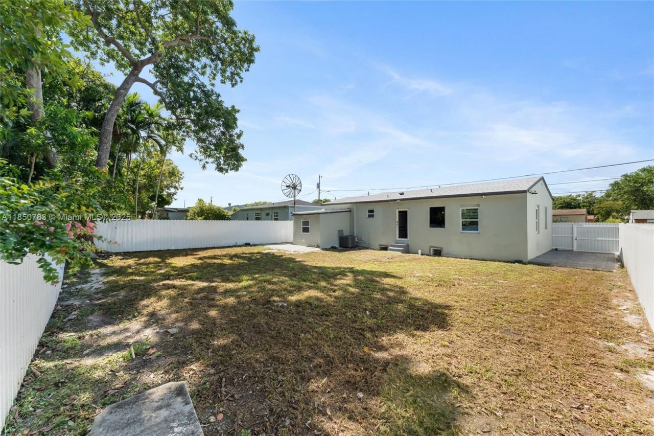 1130 NW 57th St, Miami, FL 33127 Photo