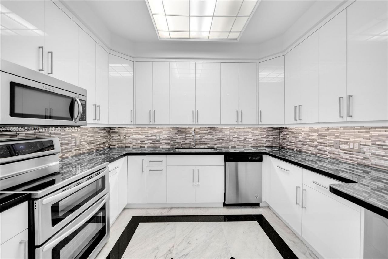 1558 NE Quayside Ter, Unit D10, Miami, FL 33138 Photo