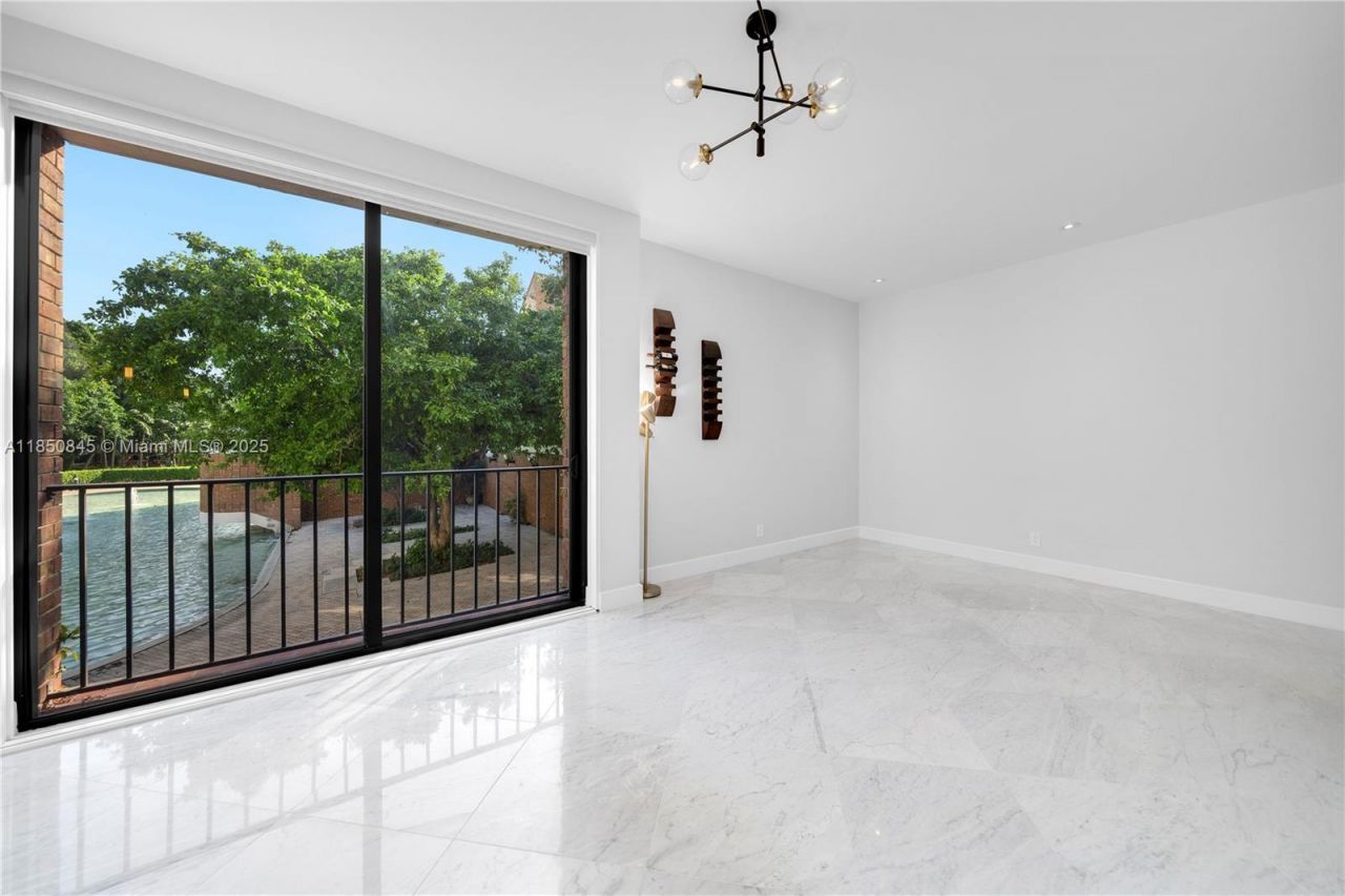 1558 NE Quayside Ter, Unit D10, Miami, FL 33138 Photo