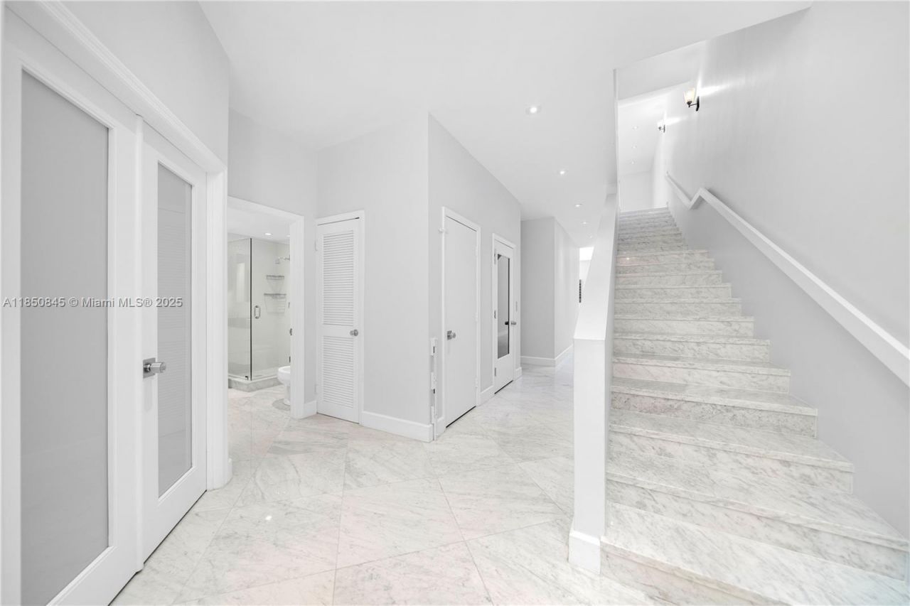 1558 NE Quayside Ter, Unit D10, Miami, FL 33138 Photo