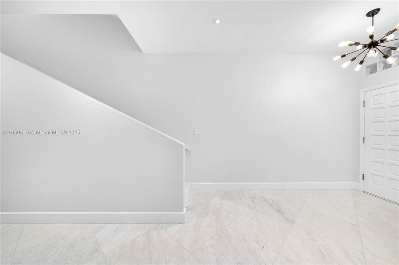 1558 NE Quayside Ter, Unit D10, Miami, FL 33138 Photo