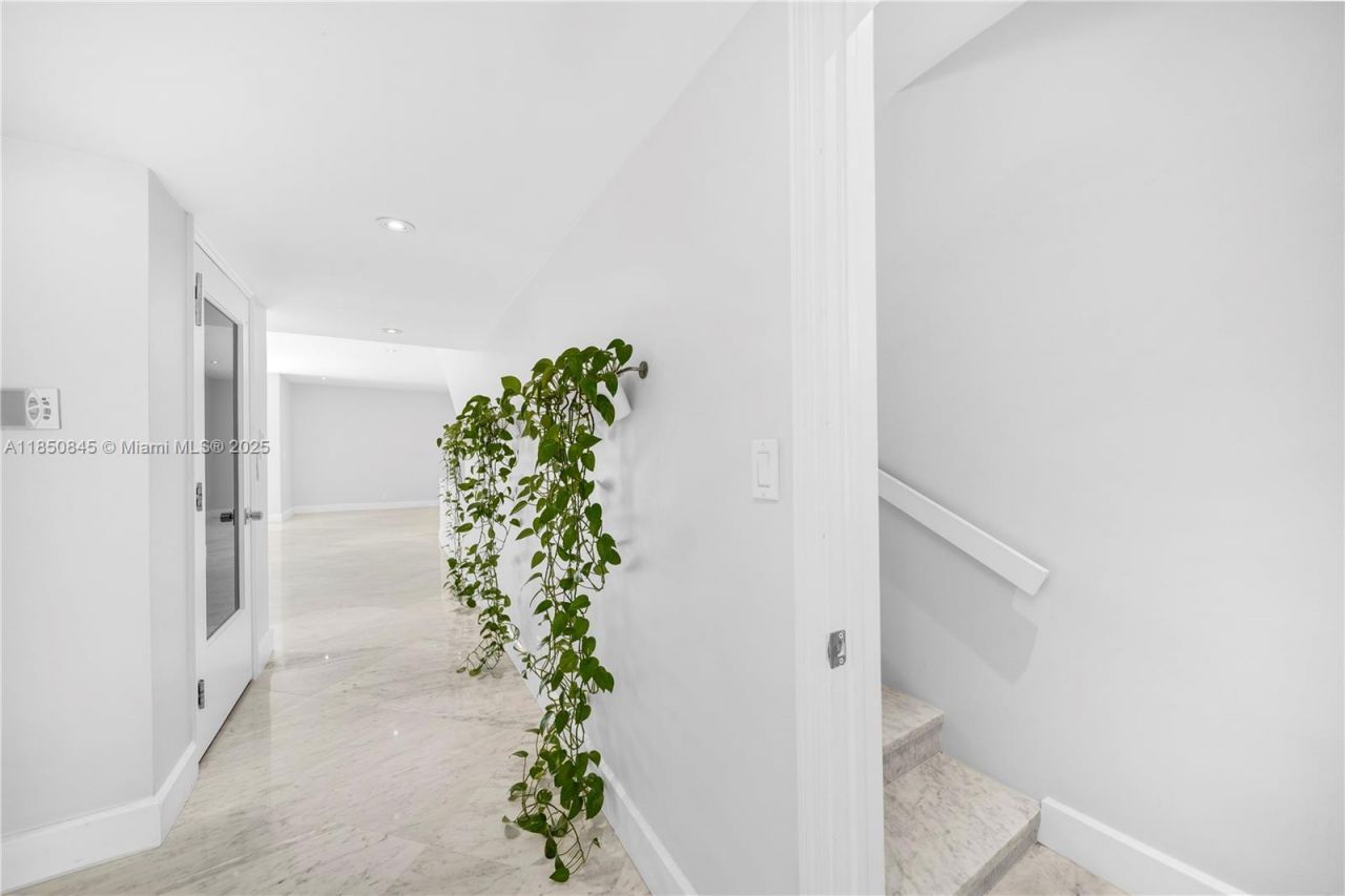 1558 NE Quayside Ter, Unit D10, Miami, FL 33138 Photo