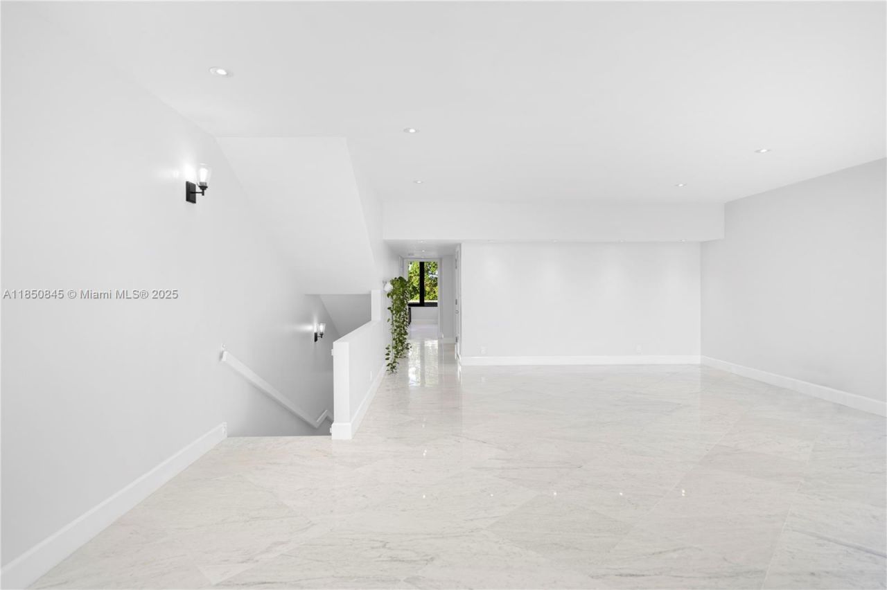 1558 NE Quayside Ter, Unit D10, Miami, FL 33138 Photo