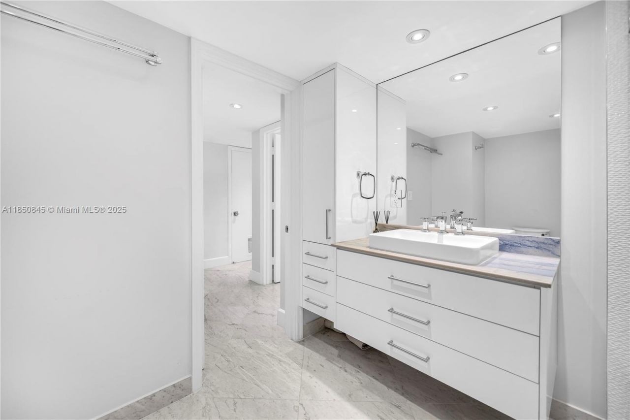 1558 NE Quayside Ter, Unit D10, Miami, FL 33138 Photo