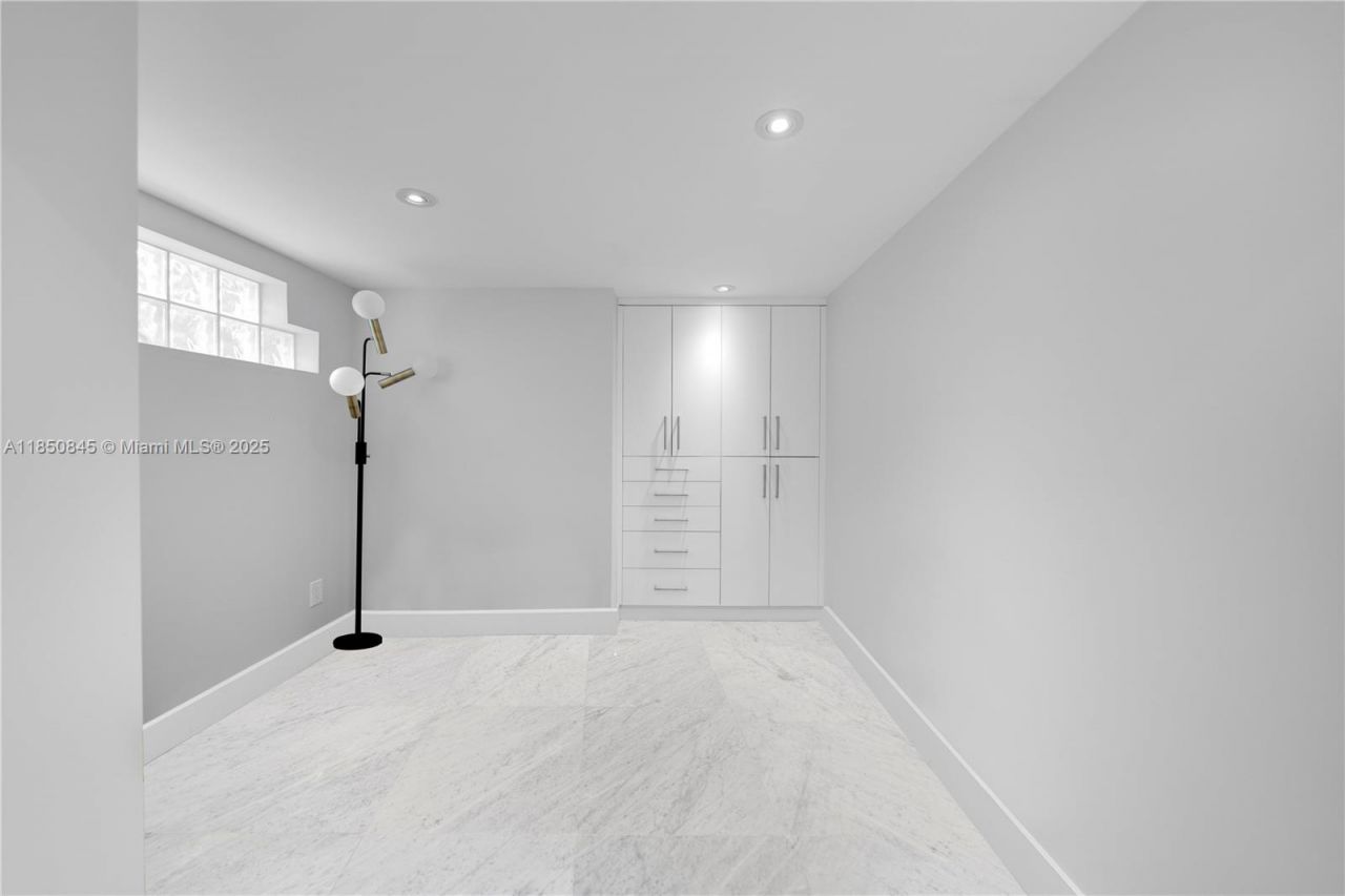 1558 NE Quayside Ter, Unit D10, Miami, FL 33138 Photo