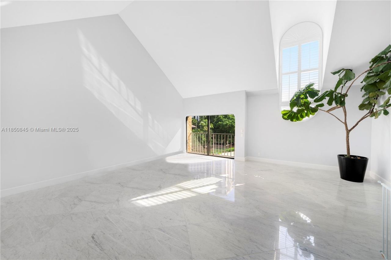 1558 NE Quayside Ter, Unit D10, Miami, FL 33138 Photo