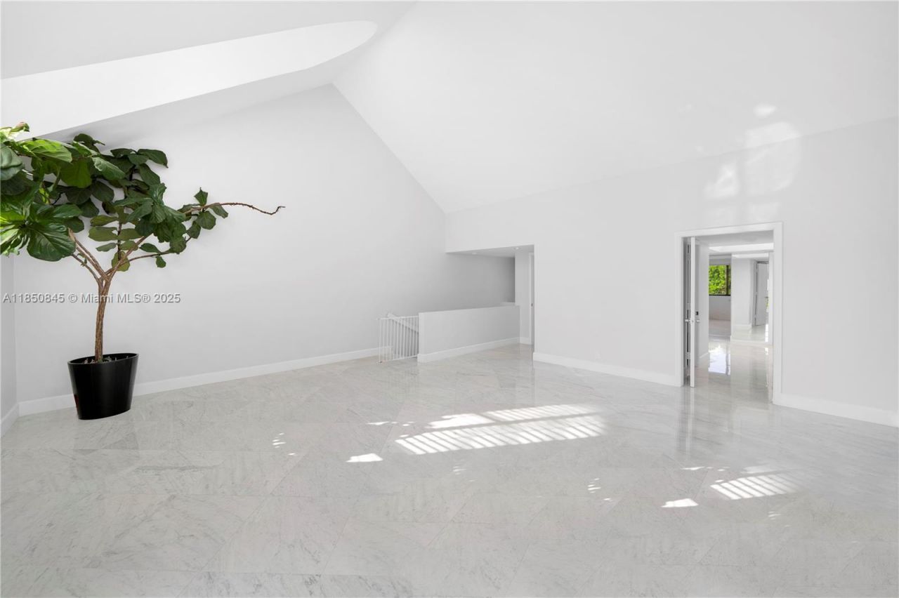 1558 NE Quayside Ter, Unit D10, Miami, FL 33138 Photo