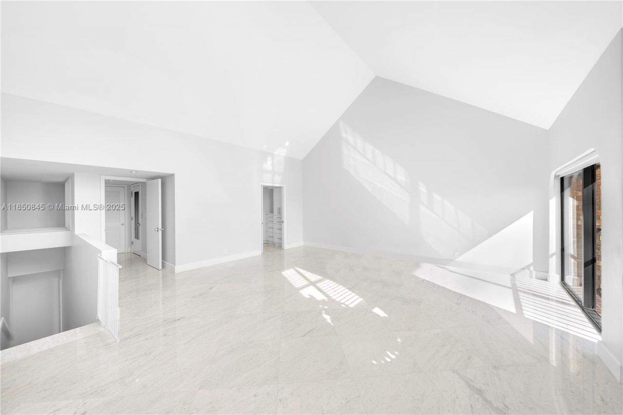 1558 NE Quayside Ter, Unit D10, Miami, FL 33138 Photo