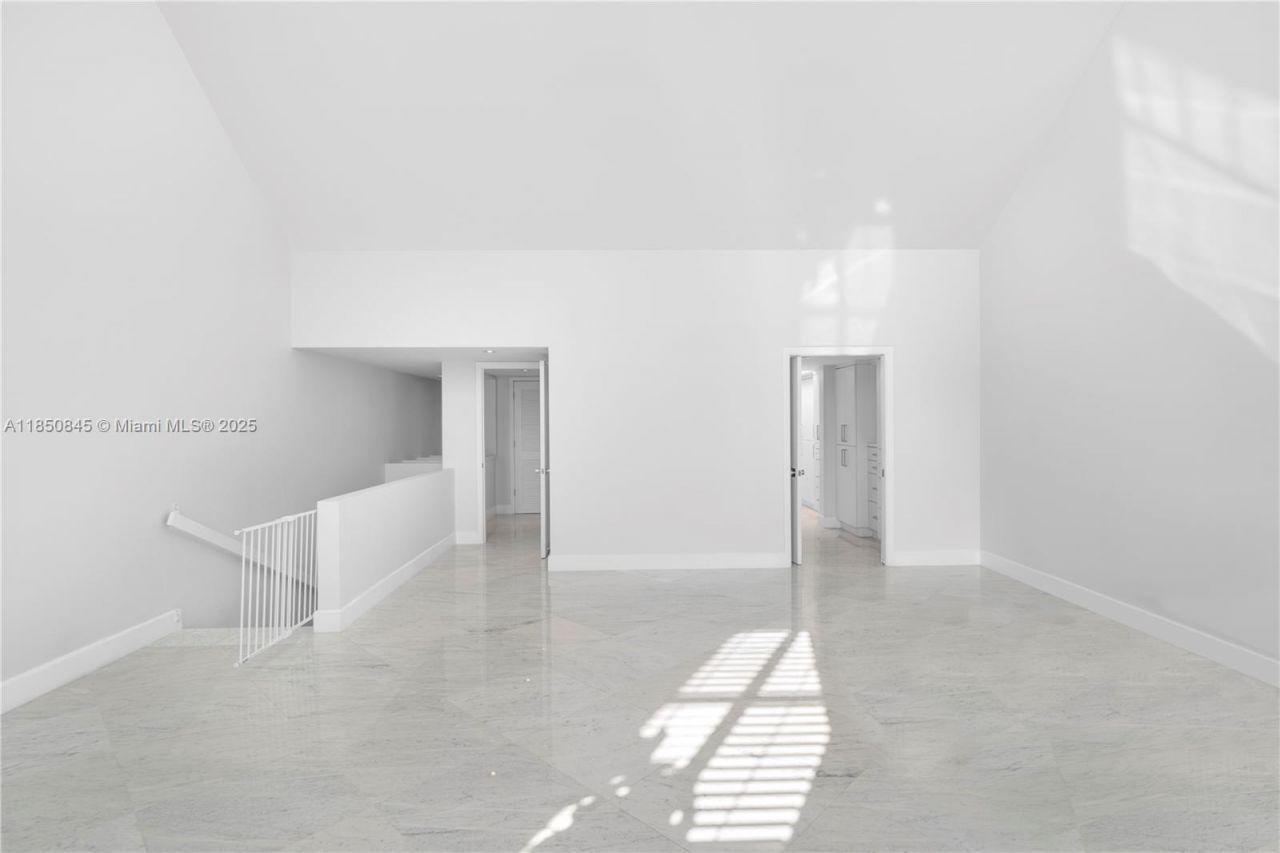 1558 NE Quayside Ter, Unit D10, Miami, FL 33138 Photo