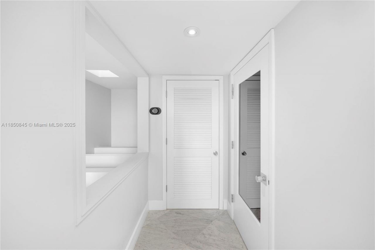 1558 NE Quayside Ter, Unit D10, Miami, FL 33138 Photo