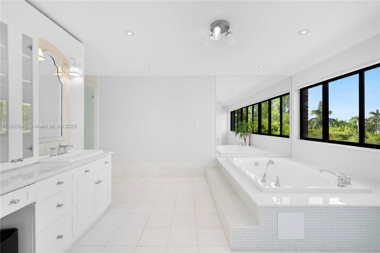 1558 NE Quayside Ter, Unit D10, Miami, FL 33138 Photo