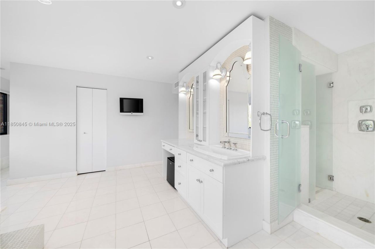 1558 NE Quayside Ter, Unit D10, Miami, FL 33138 Photo