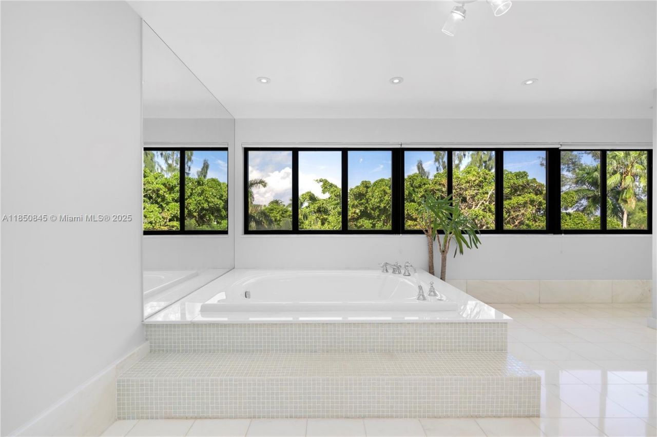 1558 NE Quayside Ter, Unit D10, Miami, FL 33138 Photo