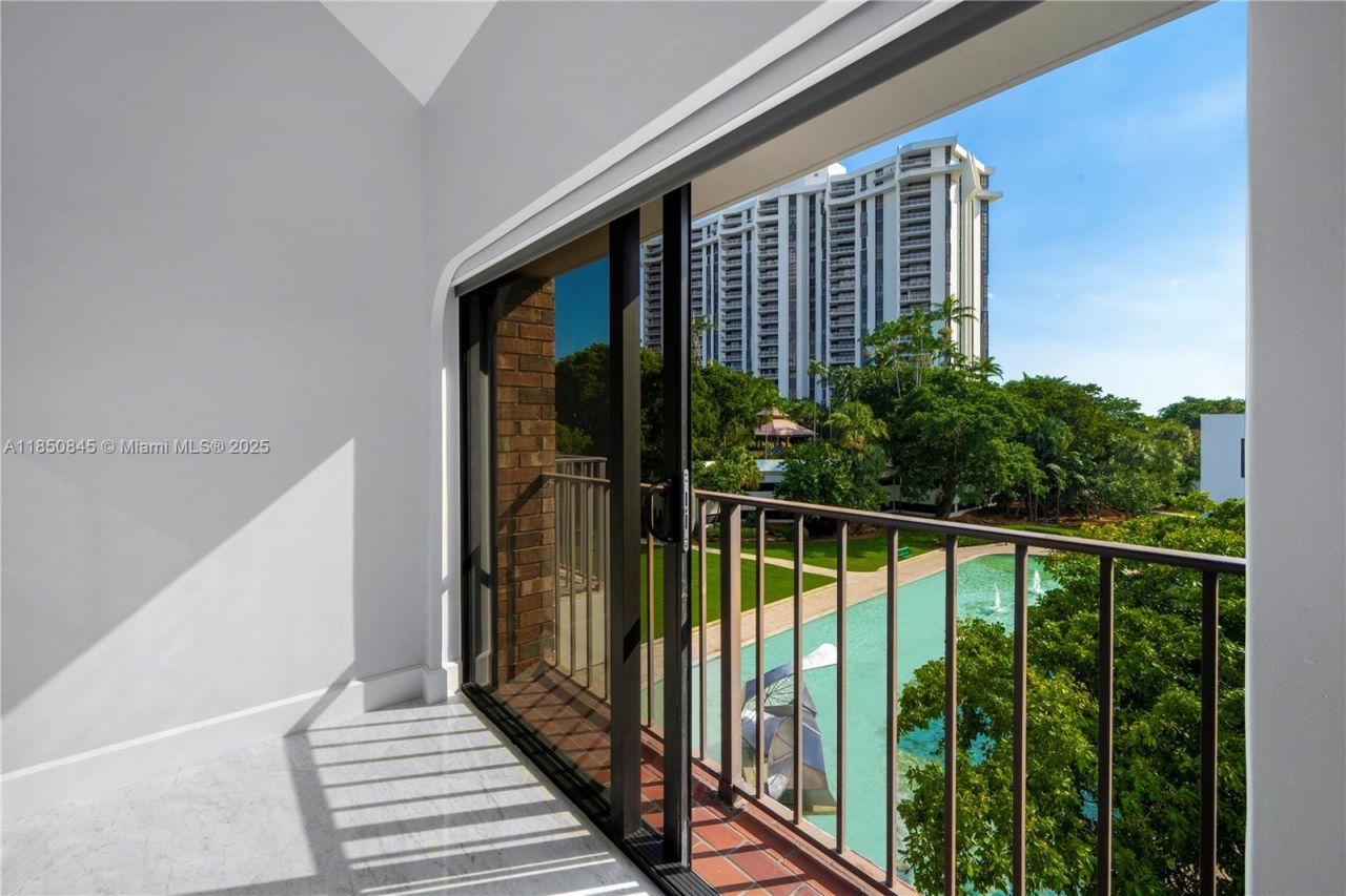1558 NE Quayside Ter, Unit D10, Miami, FL 33138 Photo