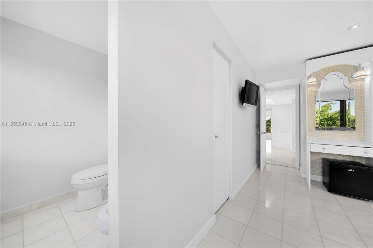 1558 NE Quayside Ter, Unit D10, Miami, FL 33138 Photo