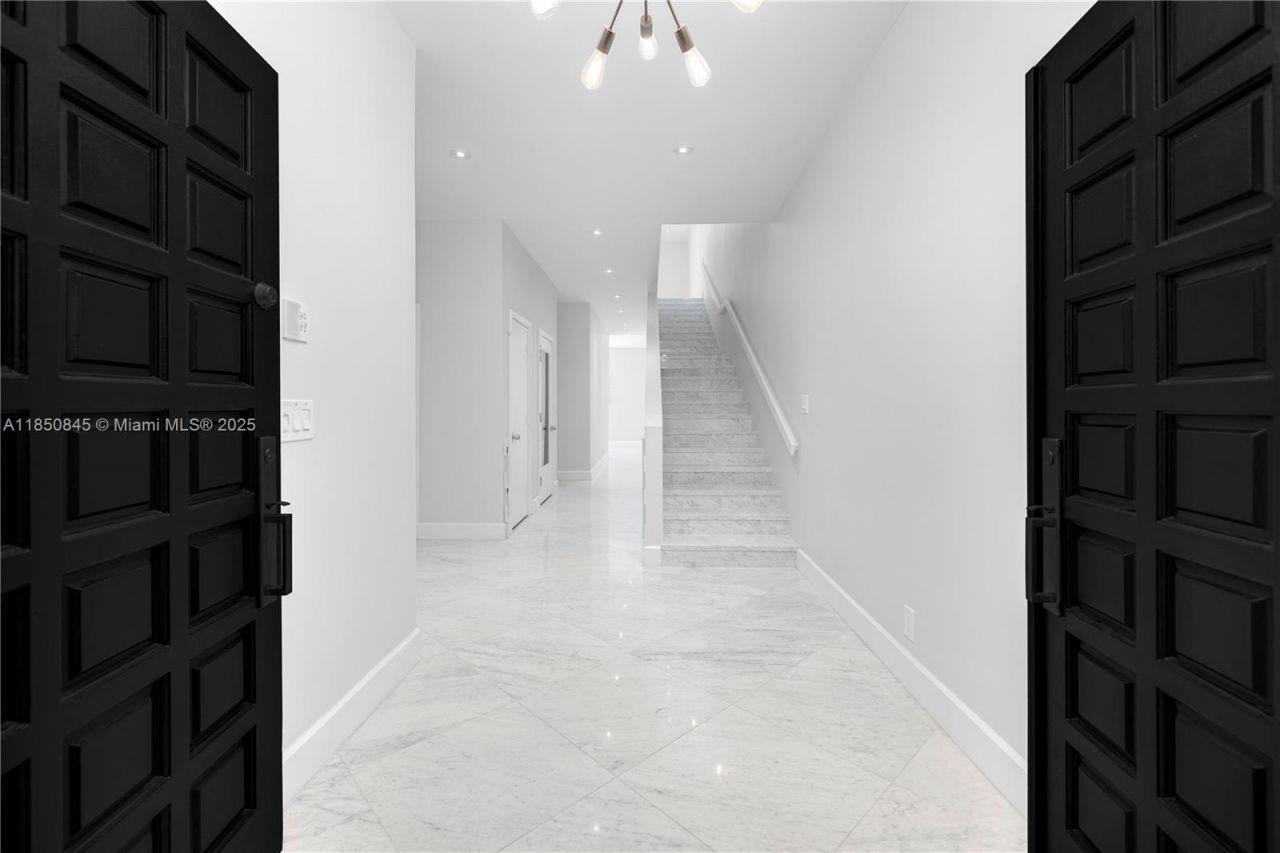 1558 NE Quayside Ter, Unit D10, Miami, FL 33138 Photo