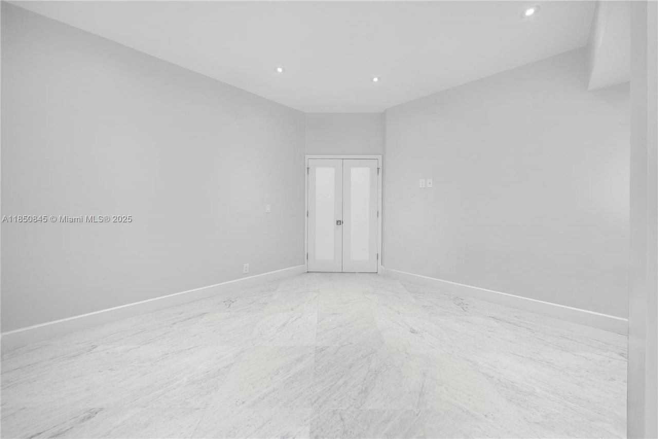 1558 NE Quayside Ter, Unit D10, Miami, FL 33138 Photo