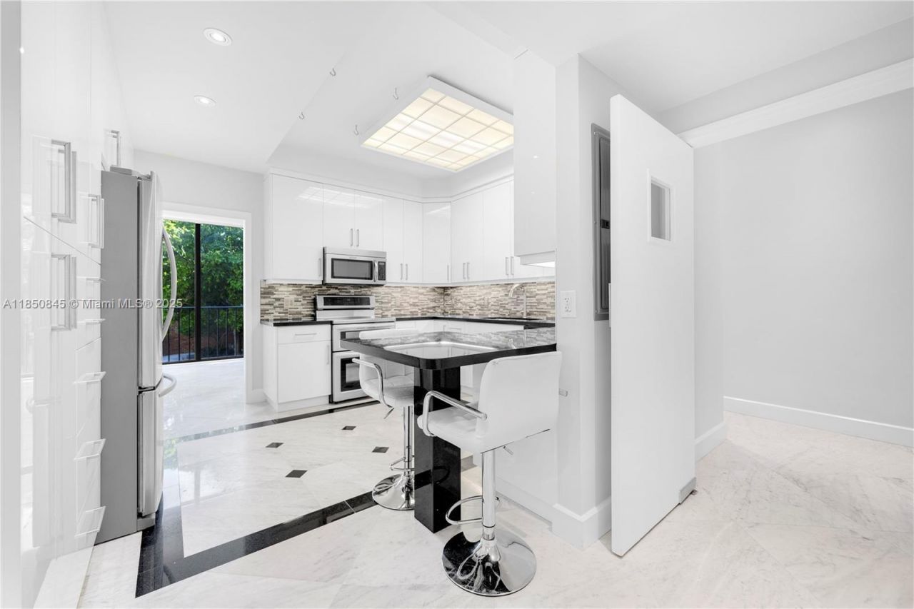 1558 NE Quayside Ter, Unit D10, Miami, FL 33138 Photo