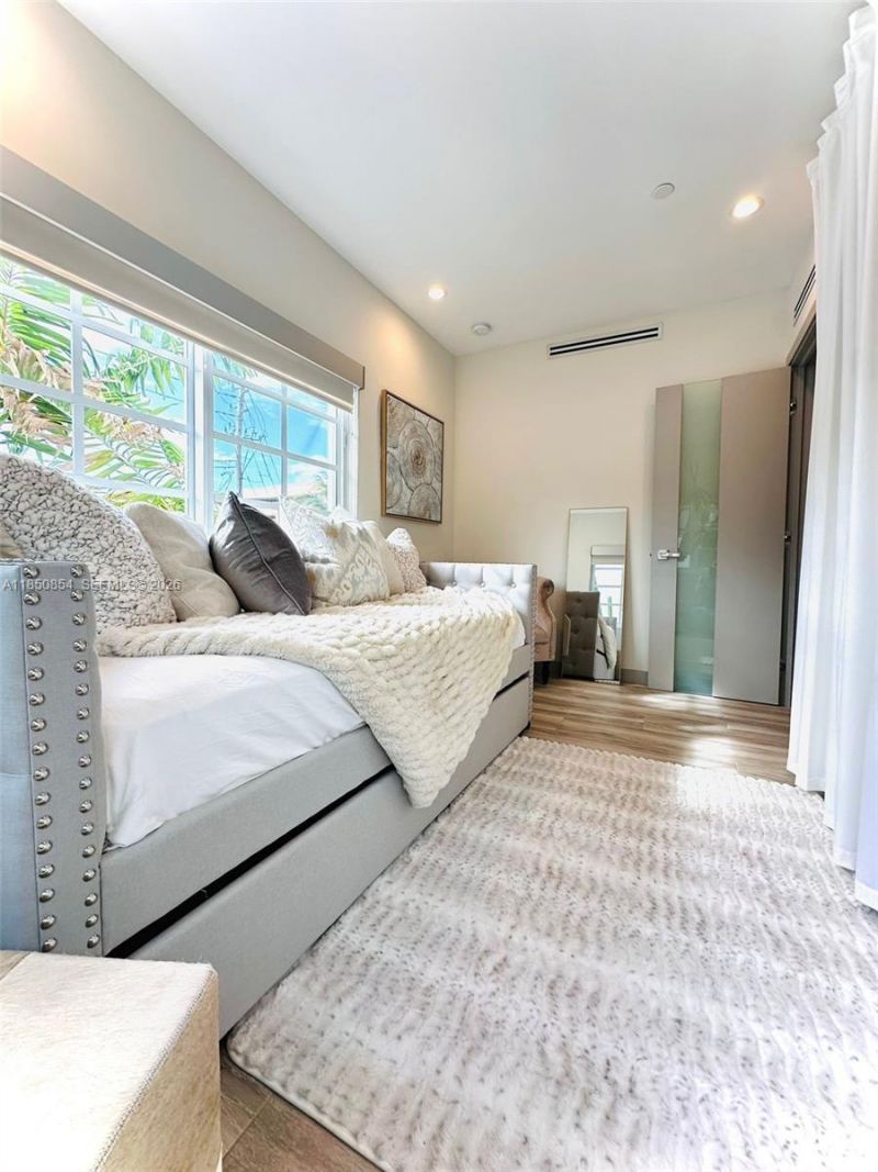 8035 Abbott Av, Miami Beach, FL 33141 Photo