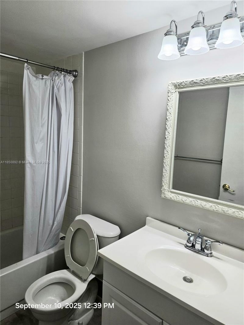 251 SW 132 Way, Unit 417H, Pembroke Pines, FL 33027 Photo