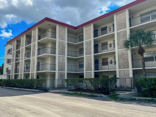 3001 NW 48th Ave, Unit 444, Lauderdale Lakes, FL 33313