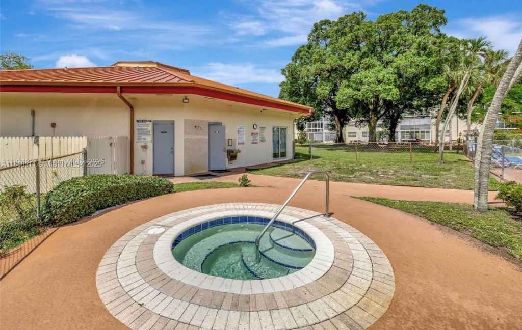 3001 NW 48th Ave, Unit 444, Lauderdale Lakes, FL 33313 Photo