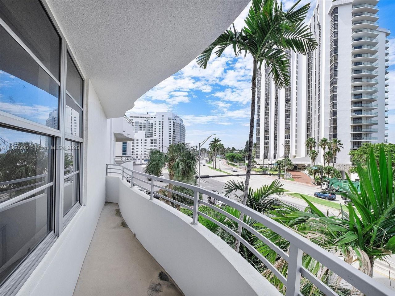 5555 Collins Ave, Unit 4S, Miami Beach, FL 33140 Photo