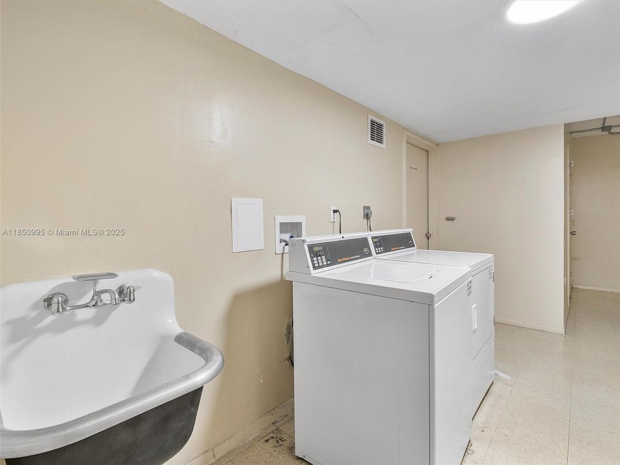 5555 Collins Ave, Unit 4S, Miami Beach, FL 33140 Photo