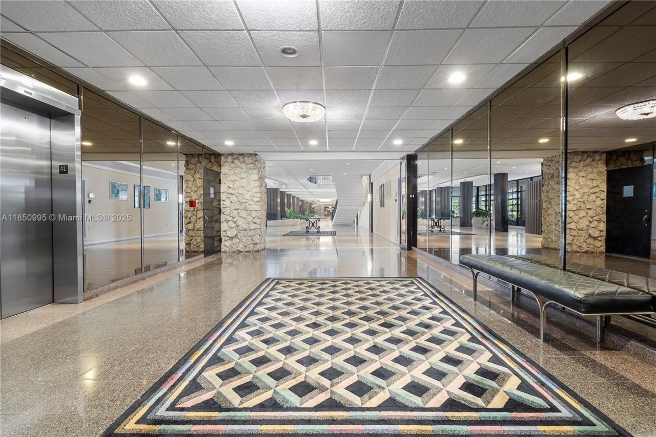 5555 Collins Ave, Unit 4S, Miami Beach, FL 33140 Photo