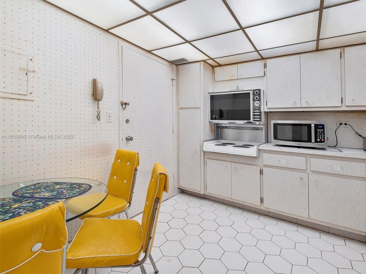 5555 Collins Ave, Unit 4S, Miami Beach, FL 33140 Photo