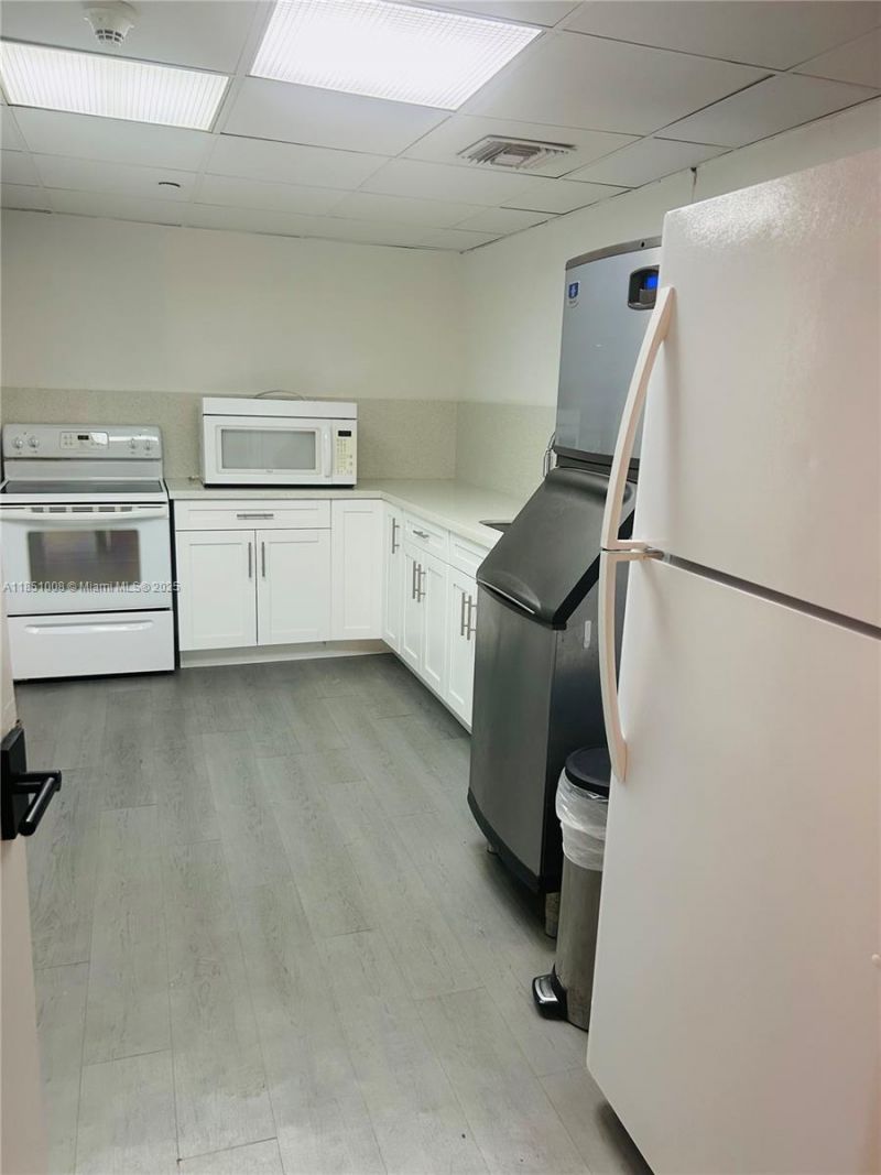 5825 Collins Ave, Unit 10H, Miami Beach, FL 33140 Photo