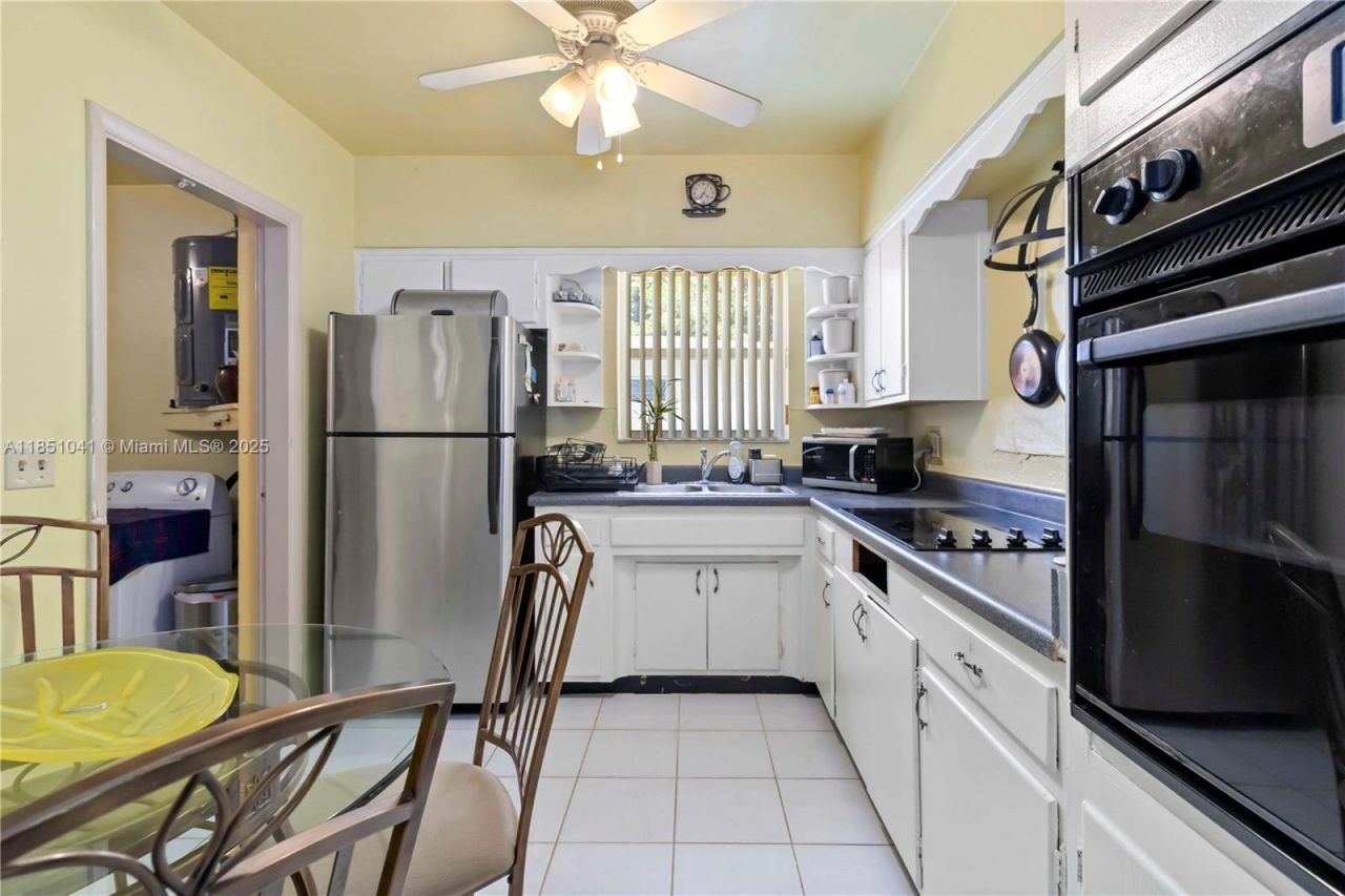 1545 NE 158th St, North Miami Beach, FL 33162 Photo