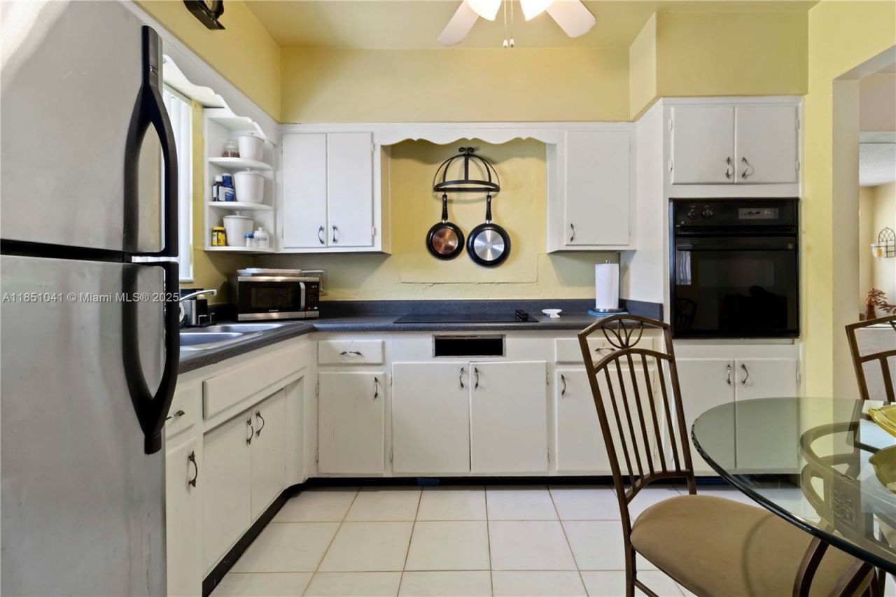 1545 NE 158th St, North Miami Beach, FL 33162 Photo