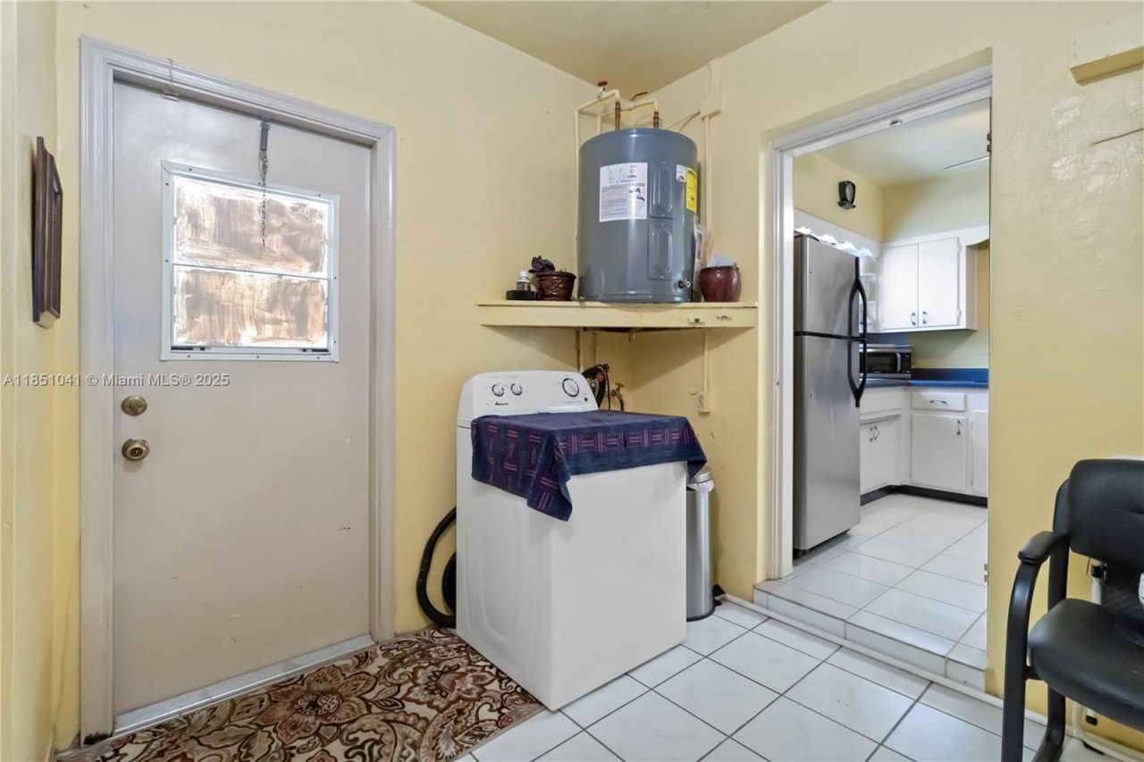 1545 NE 158th St, North Miami Beach, FL 33162 Photo