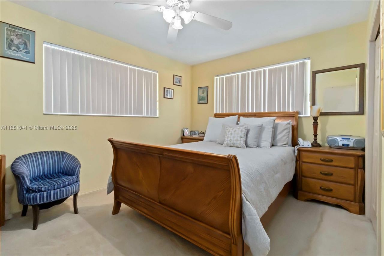 1545 NE 158th St, North Miami Beach, FL 33162 Photo