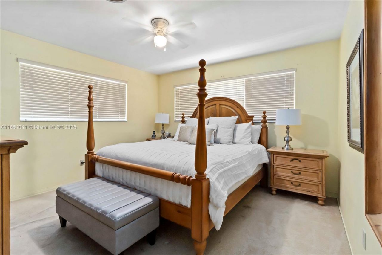 1545 NE 158th St, North Miami Beach, FL 33162 Photo