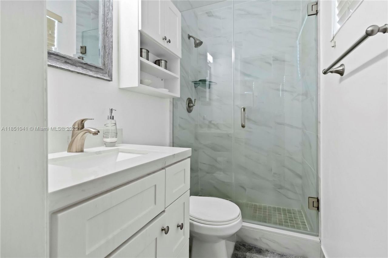 1545 NE 158th St, North Miami Beach, FL 33162 Photo