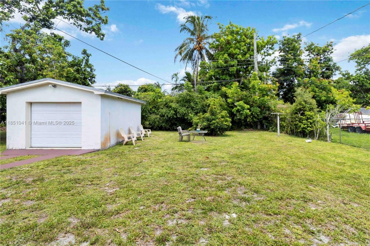 1545 NE 158th St, North Miami Beach, FL 33162 Photo