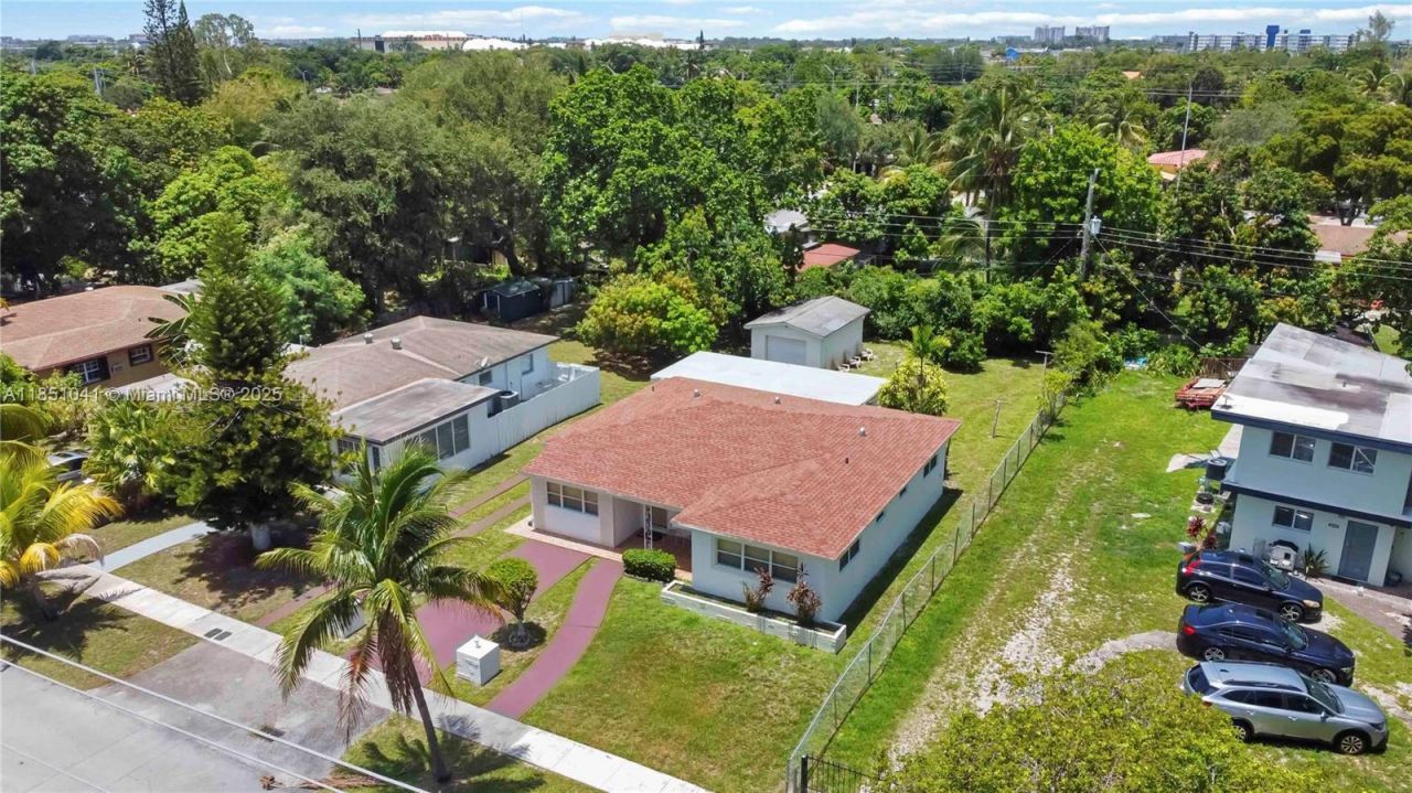 1545 NE 158th St, North Miami Beach, FL 33162 Photo