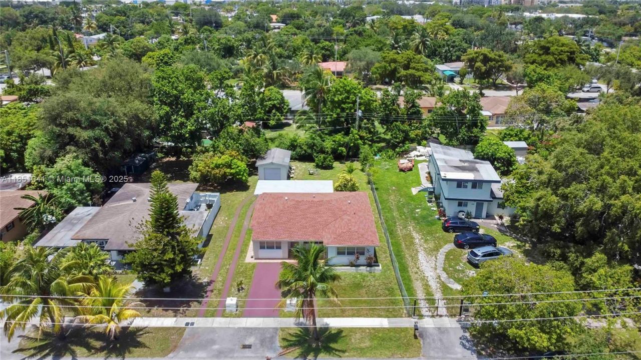 1545 NE 158th St, North Miami Beach, FL 33162 Photo