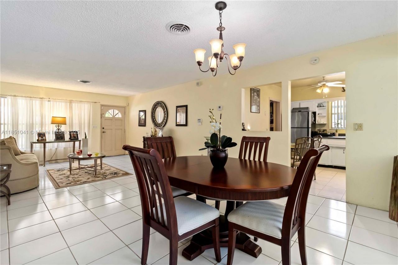 1545 NE 158th St, North Miami Beach, FL 33162 Photo