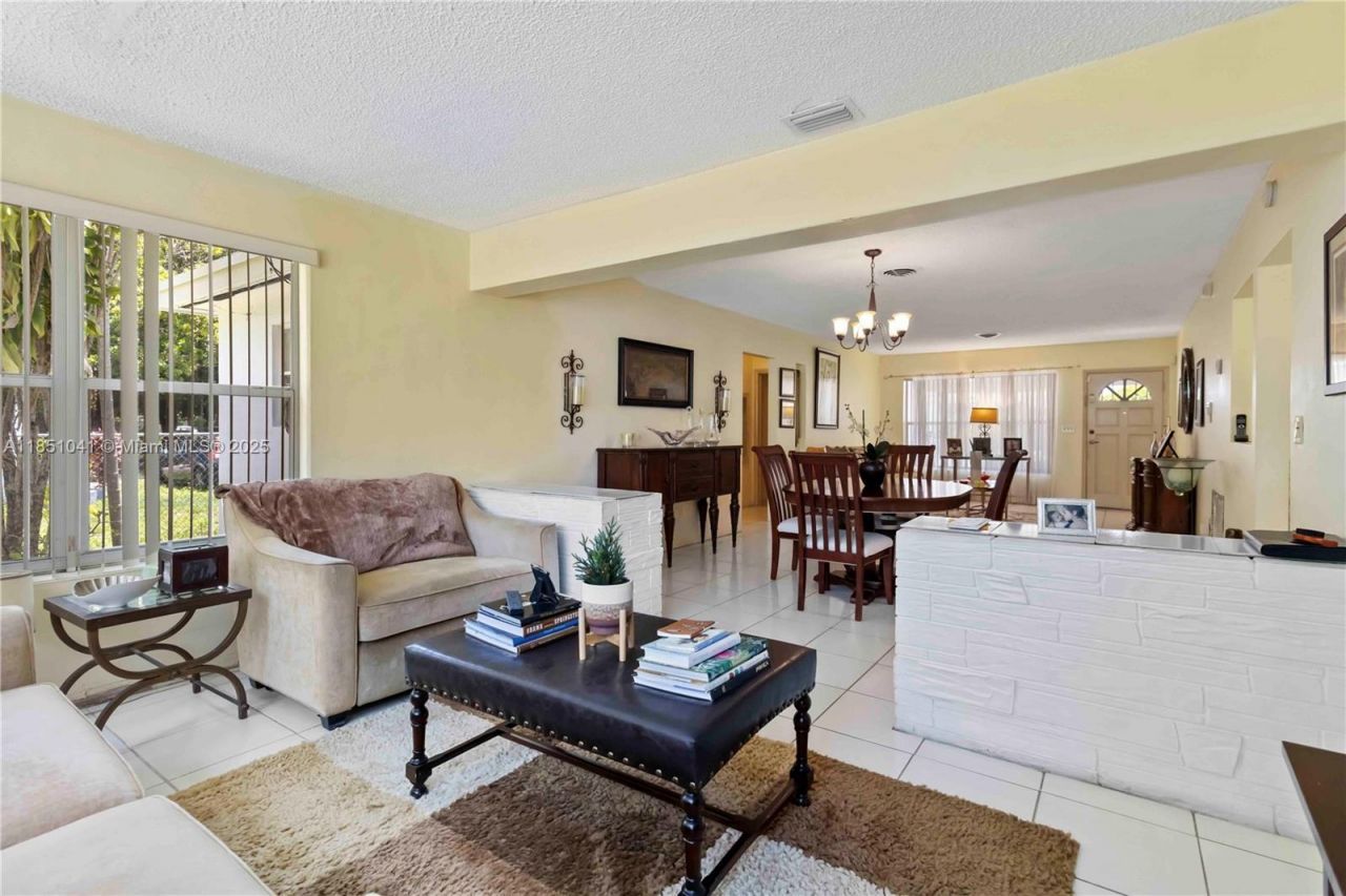 1545 NE 158th St, North Miami Beach, FL 33162 Photo