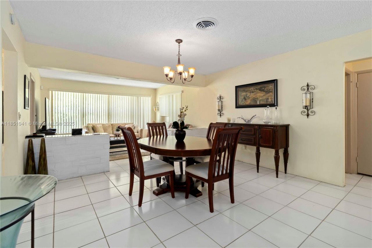 1545 NE 158th St, North Miami Beach, FL 33162 Photo