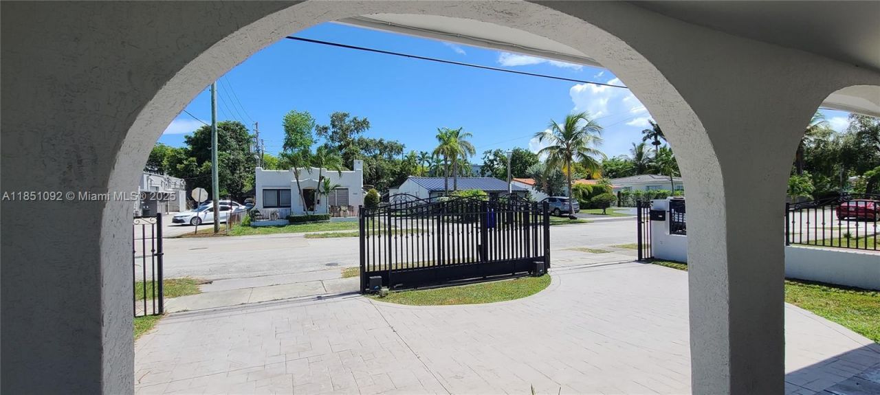 1721 SW 24th Ter, Miami, FL 33145 Photo