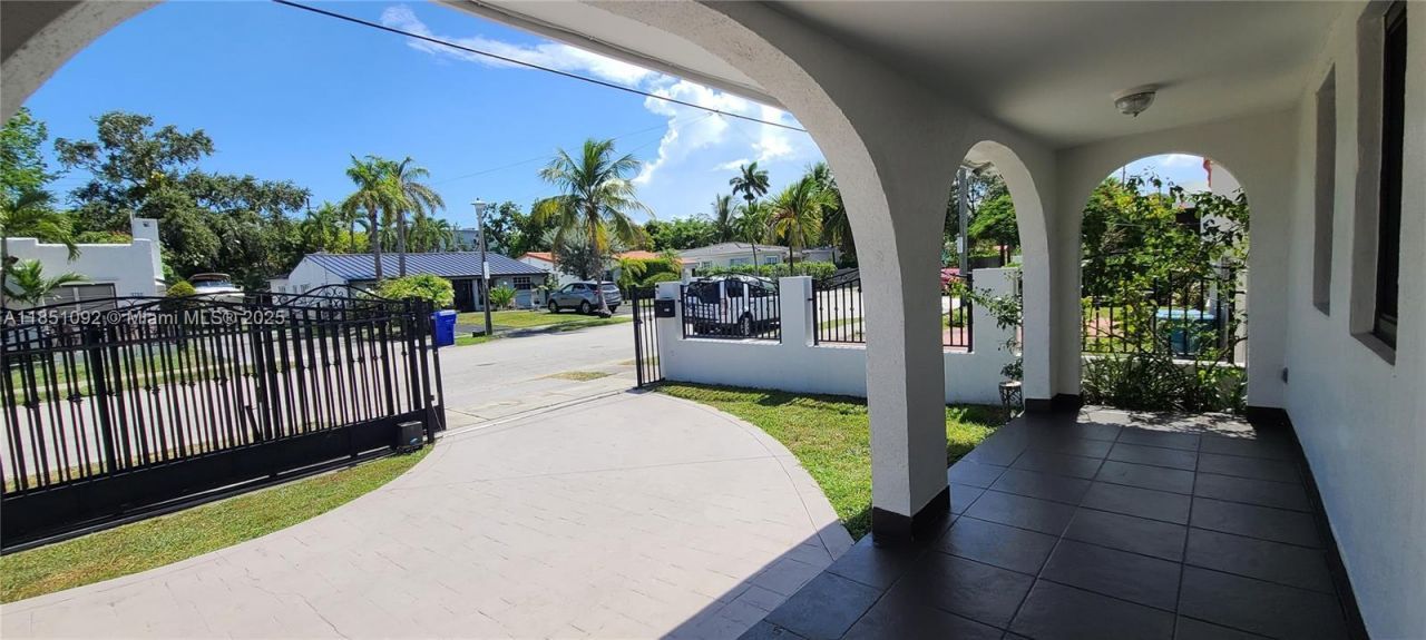 1721 SW 24th Ter, Miami, FL 33145 Photo