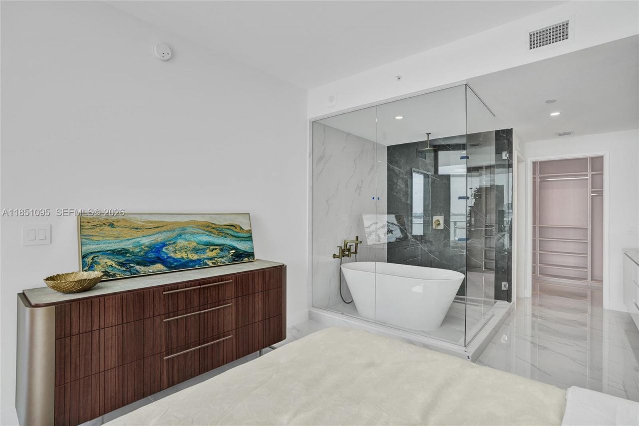 700 NE 24th St, Unit 806, Miami, FL 33137 Photo