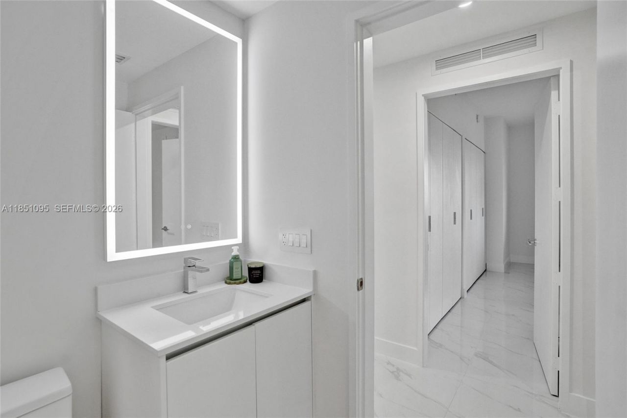 700 NE 24th St, Unit 806, Miami, FL 33137 Photo