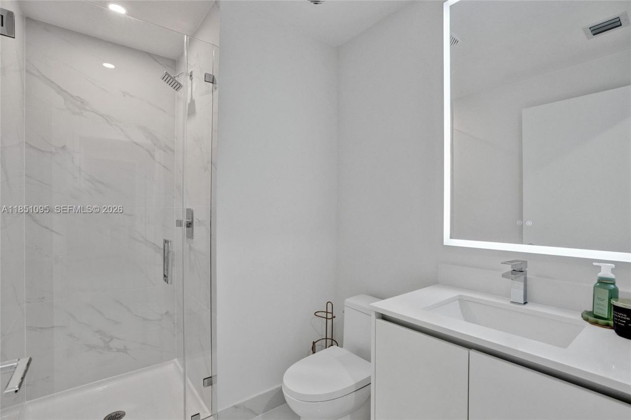 700 NE 24th St, Unit 806, Miami, FL 33137 Photo