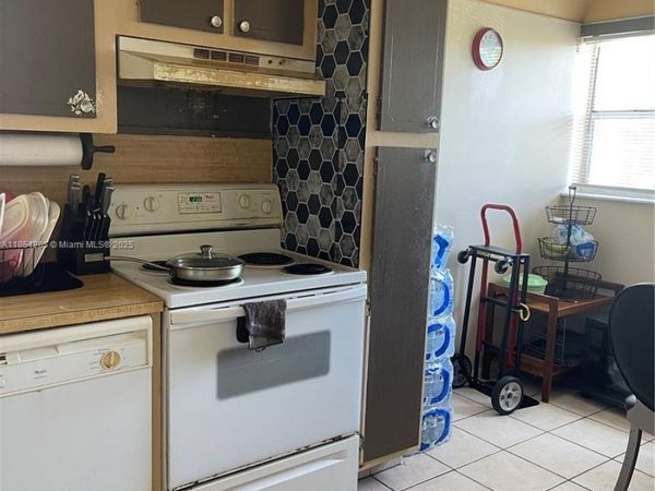 8380 Sands Point Blvd, Unit J310, Tamarac, FL 33321